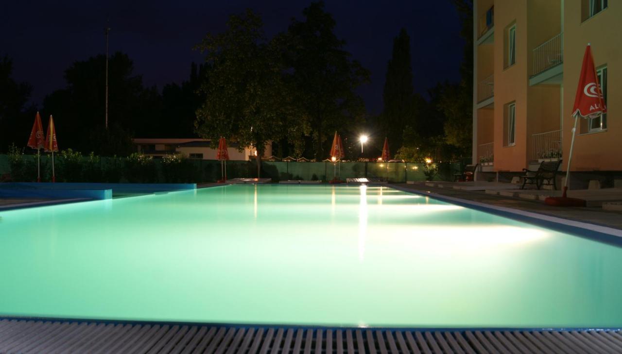 Hotel Korekt بييشتِني المظهر الخارجي الصورة